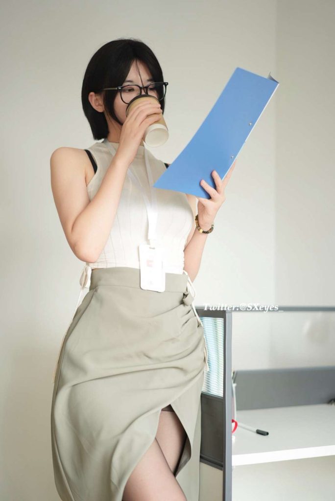 图片[1]-眼酱大魔王w(野生眼宝) 写真合集 共126套-二次元小窝 | 高清Cosplay写真图集整理与角色摄影作品更新